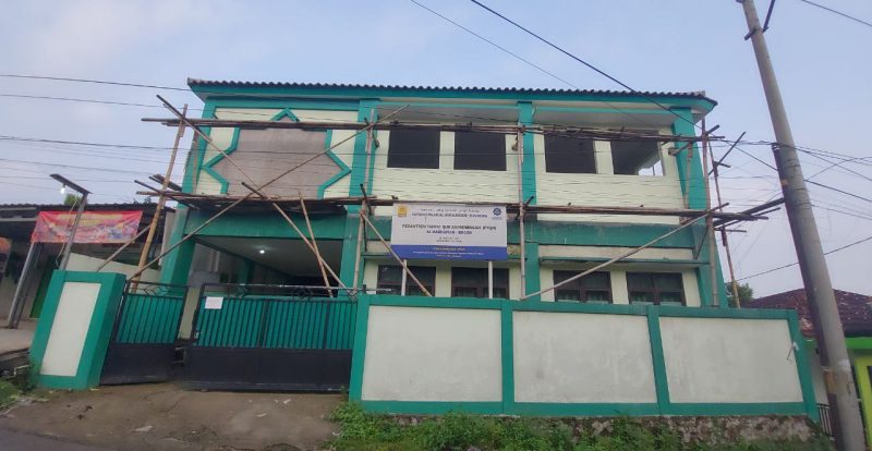 Gambar. Pasang Kusen Pintu dan Jendela - www.alhudapeduli.com